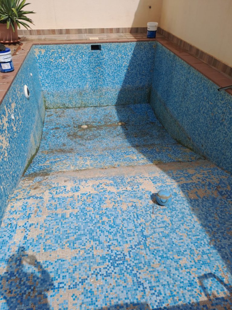 كشف واصلاح تسربات المياه بدبي