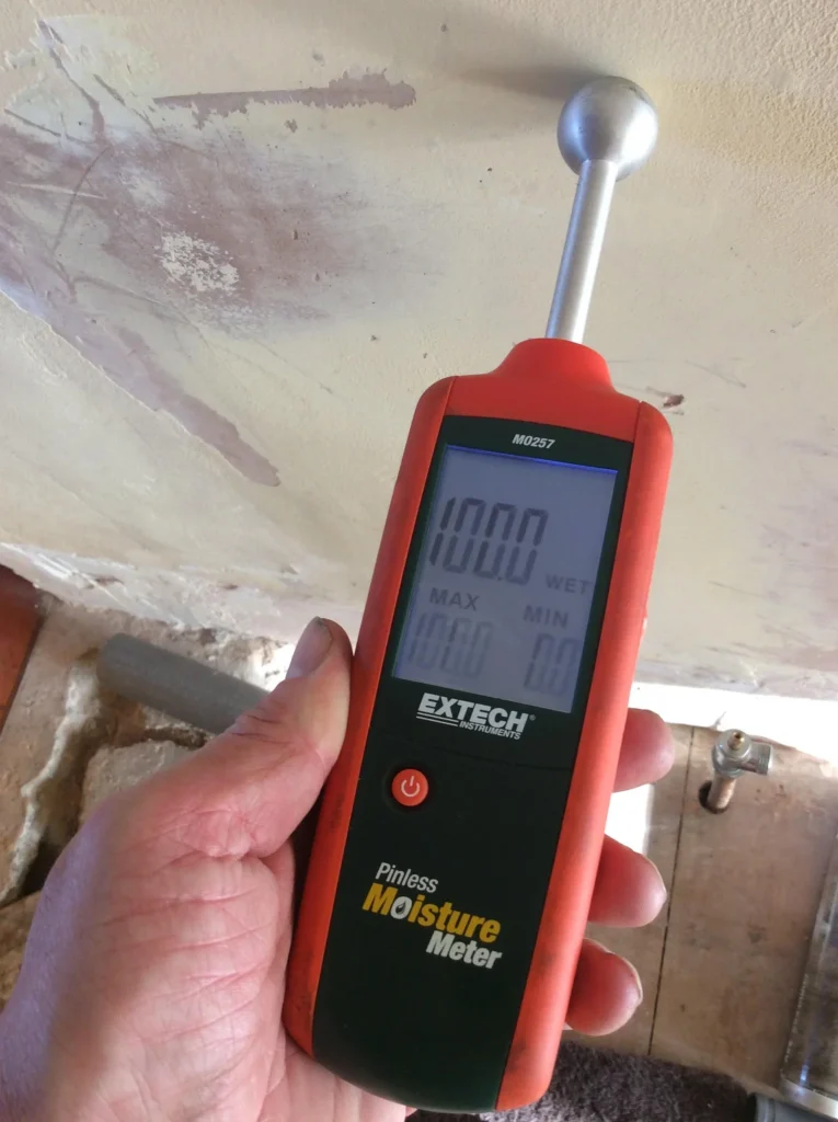 جهاز كشف تسرب المياه تحت البلاط بدبي