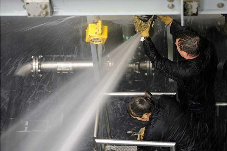 الكشف عن تسريب المياه