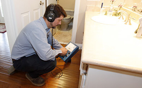 معالجة تسريب المياه تحت البلاط