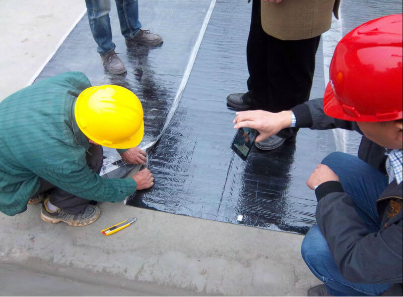 عزل اسطح المنازل من الامطار