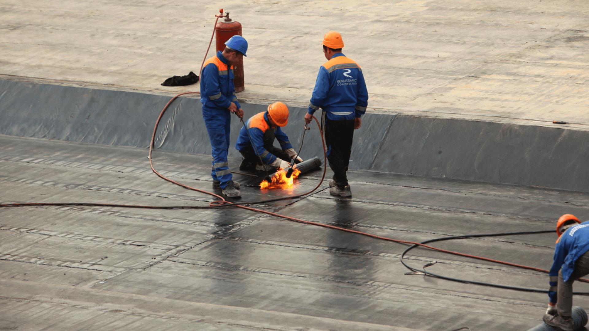 عزل الاسطح من تسربات المياه